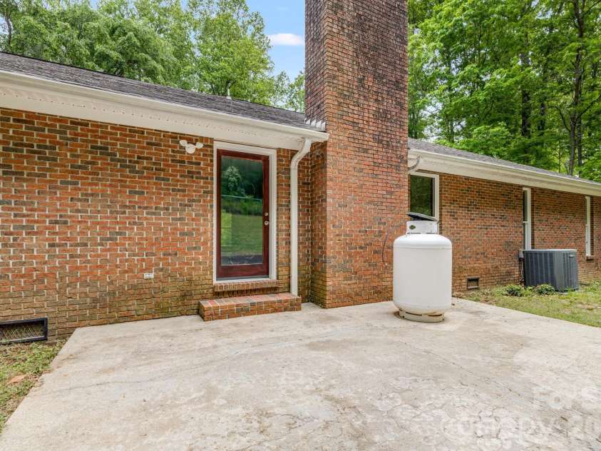 35 Byrd Road, Candler, NC 28715.  MLS# CAR4379213, YatesRealty ID 19829. 