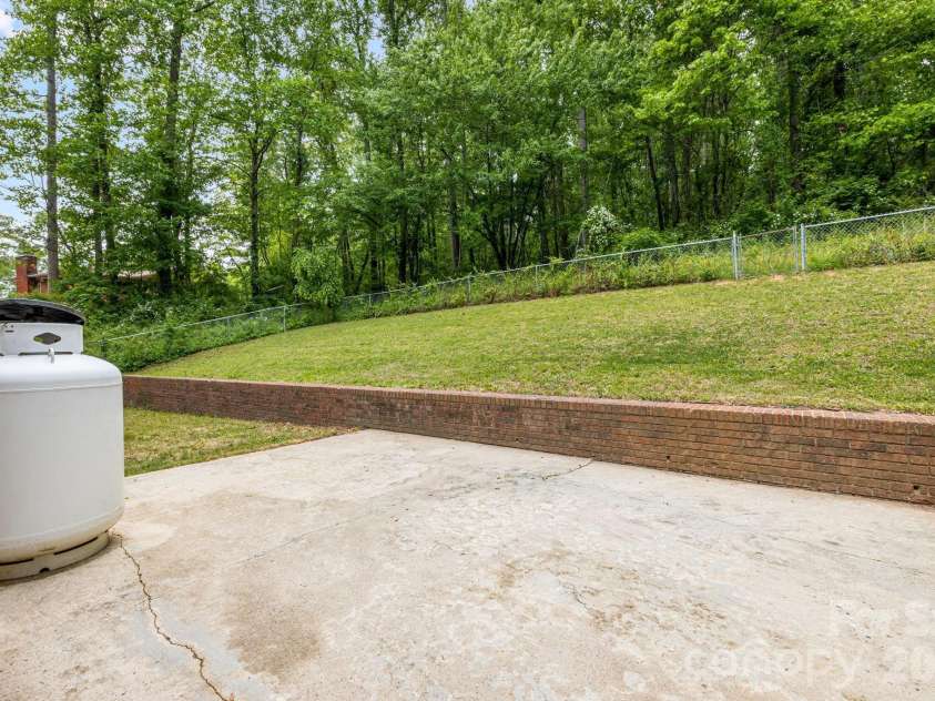 35 Byrd Road, Candler, NC 28715.  MLS# CAR4379213, YatesRealty ID 19829. 
