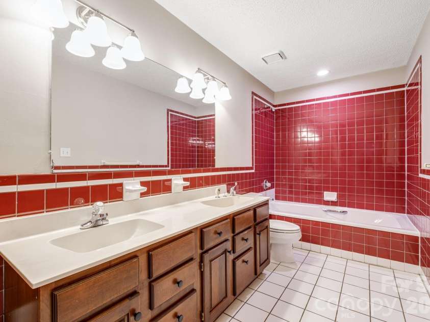 35 Byrd Road, Candler, NC 28715.  MLS# CAR4379213, YatesRealty ID 19829. Hall Bath