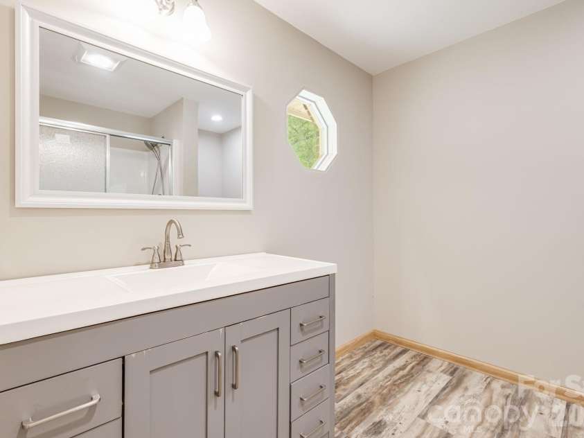 35 Byrd Road, Candler, NC 28715.  MLS# CAR4379213, YatesRealty ID 19829. Master Bath