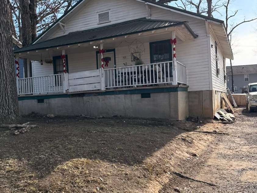 933 Wallace Street, Statesville, NC 28677.  MLS# CAR4326565, YatesRealty ID 1983. 