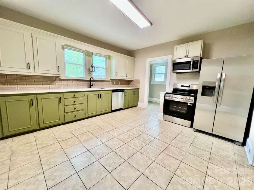 1225 C Street, Kannapolis, NC 28081.  MLS# CAR4379292, YatesRealty ID 19830. 
