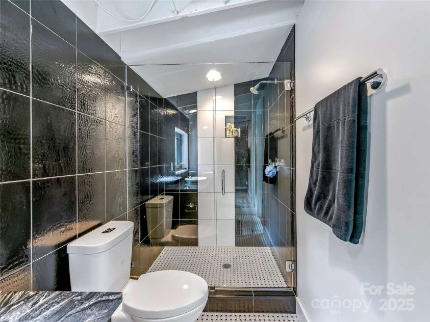 53 Buchanan Place, Asheville, NC 28801.  MLS# CAR4257148, YatesRealty ID 19830. Loft bath