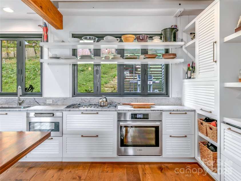 53 Buchanan Place, Asheville, NC 28801.  MLS# CAR4257148, YatesRealty ID 19830. Modern, light-filled kitchen