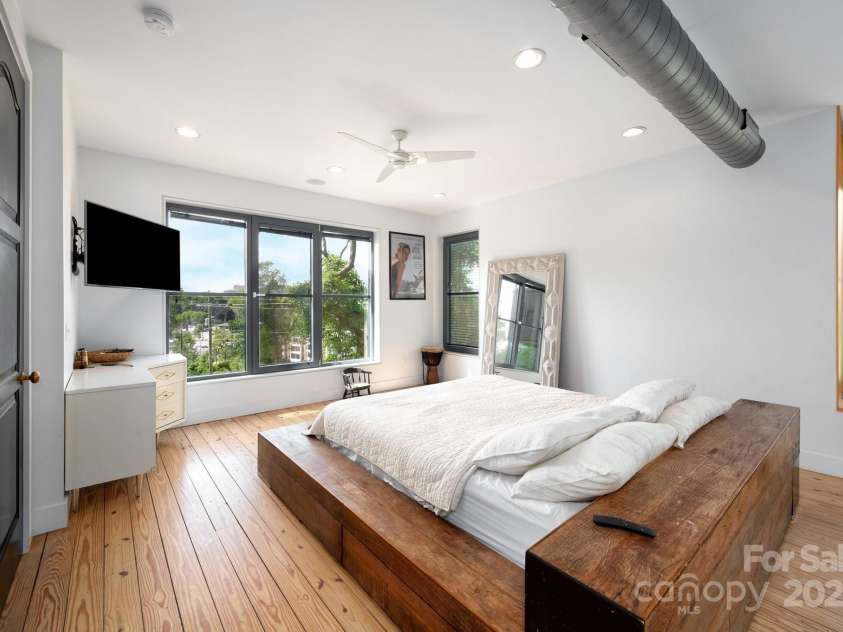 53 Buchanan Place, Asheville, NC 28801.  MLS# CAR4257148, YatesRealty ID 19830. Primary Bedroom