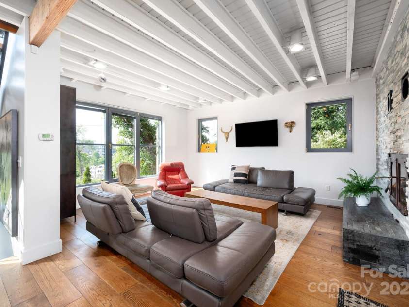 53 Buchanan Place, Asheville, NC 28801.  MLS# CAR4257148, YatesRealty ID 19830. Wonderful open floorplan