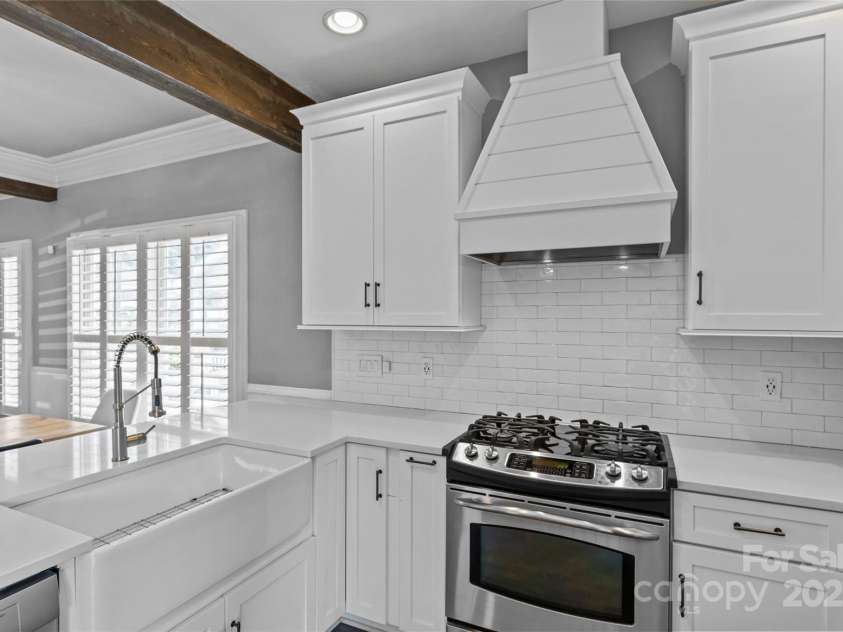 1826 Hall Avenue, Charlotte, NC 28205.  MLS# CAR4266714, YatesRealty ID 19832. 