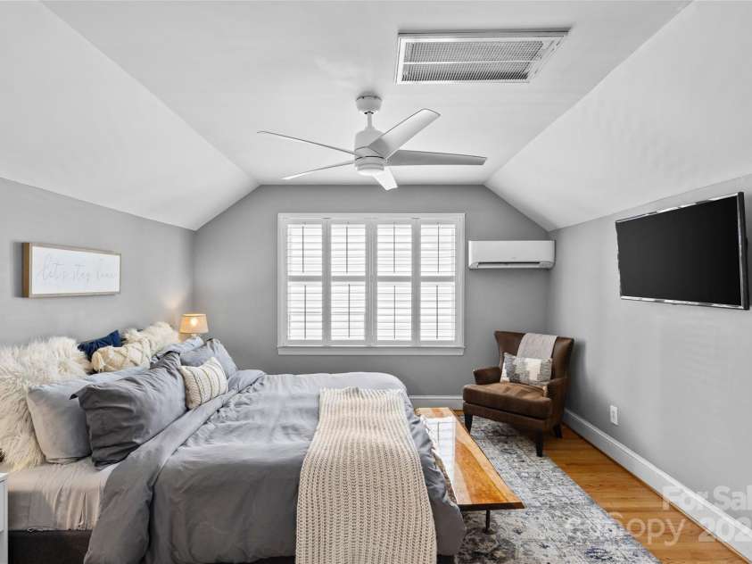 1826 Hall Avenue, Charlotte, NC 28205.  MLS# CAR4266714, YatesRealty ID 19832. 