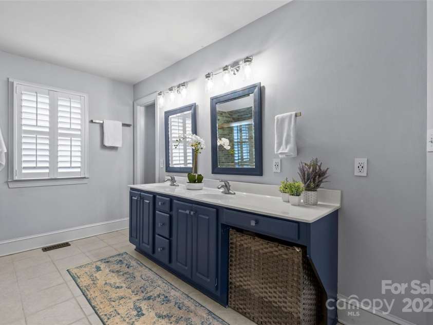 1826 Hall Avenue, Charlotte, NC 28205.  MLS# CAR4266714, YatesRealty ID 19832. 
