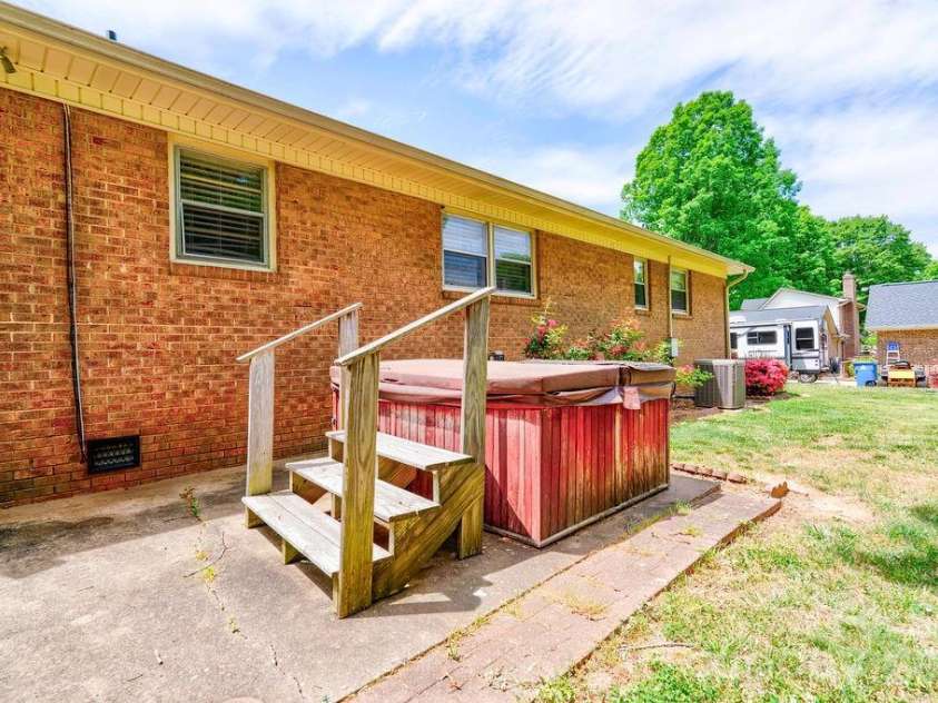 751 Pleasantdale Drive, Shelby, NC 28150.  MLS# CAR4379261, YatesRealty ID 19834. 