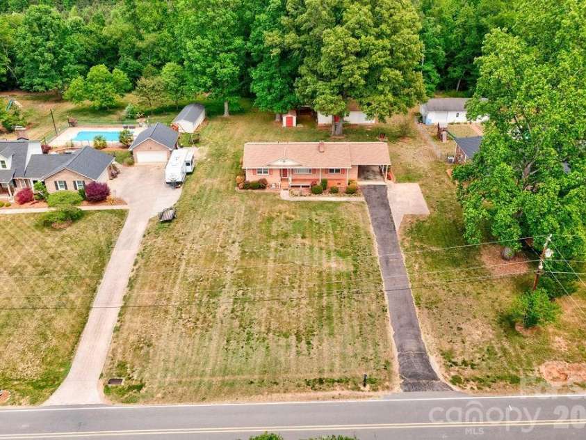 751 Pleasantdale Drive, Shelby, NC 28150.  MLS# CAR4379261, YatesRealty ID 19834. 
