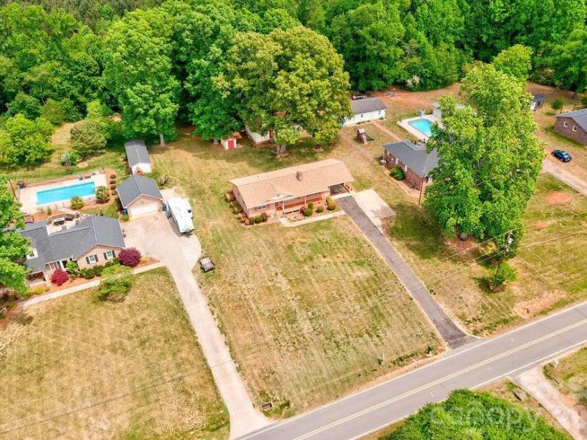 751 Pleasantdale Drive, Shelby, NC 28150.  MLS# CAR4379261, YatesRealty ID 19834. 