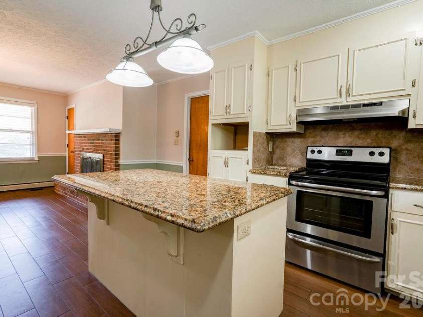 751 Pleasantdale Drive, Shelby, NC 28150.  MLS# CAR4379261, YatesRealty ID 19834. Kitchen