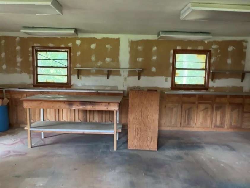 751 Pleasantdale Drive, Shelby, NC 28150.  MLS# CAR4379261, YatesRealty ID 19834. Second half of detached garage.