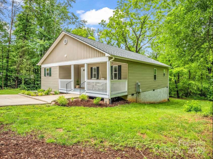 125 Woodland Circle, Rutherfordton, NC 28139.  MLS# CAR4264998, YatesRealty ID 19836. 