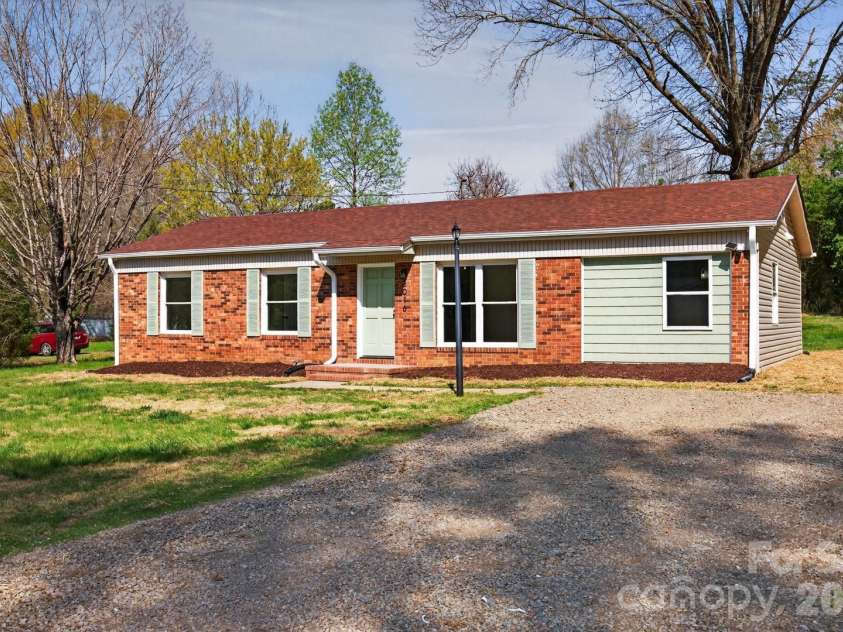 2016 Bryant Street, Madison, NC 27025.  MLS# CAR4365131, YatesRealty ID 19837. 