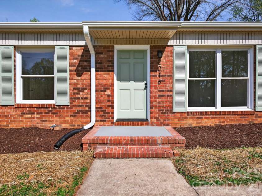 2016 Bryant Street, Madison, NC 27025.  MLS# CAR4365131, YatesRealty ID 19837. 