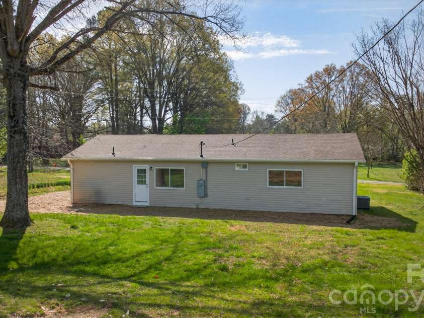 2016 Bryant Street, Madison, NC 27025.  MLS# CAR4365131, YatesRealty ID 19837. 