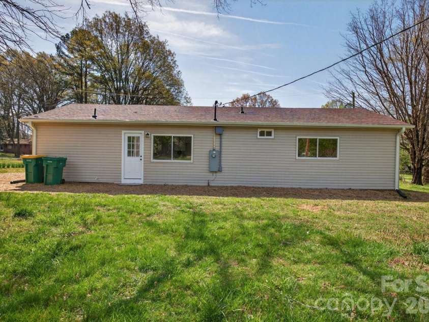 2016 Bryant Street, Madison, NC 27025.  MLS# CAR4365131, YatesRealty ID 19837. 