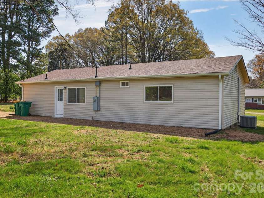 2016 Bryant Street, Madison, NC 27025.  MLS# CAR4365131, YatesRealty ID 19837. 