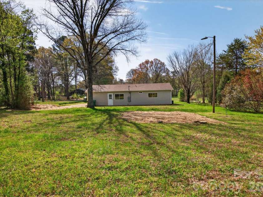 2016 Bryant Street, Madison, NC 27025.  MLS# CAR4365131, YatesRealty ID 19837. 