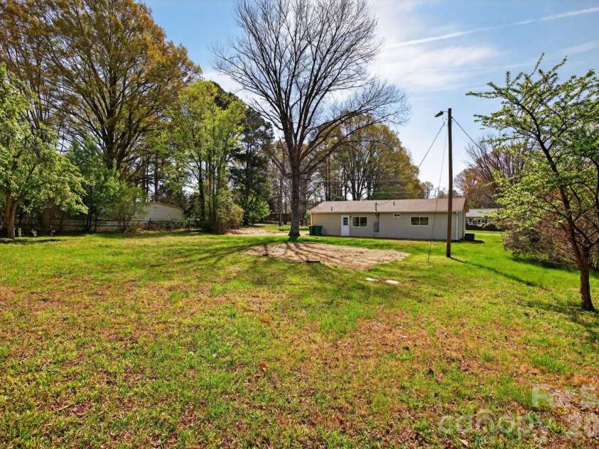 2016 Bryant Street, Madison, NC 27025.  MLS# CAR4365131, YatesRealty ID 19837. 