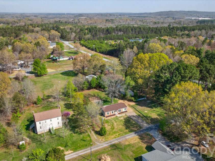 2016 Bryant Street, Madison, NC 27025.  MLS# CAR4365131, YatesRealty ID 19837. 