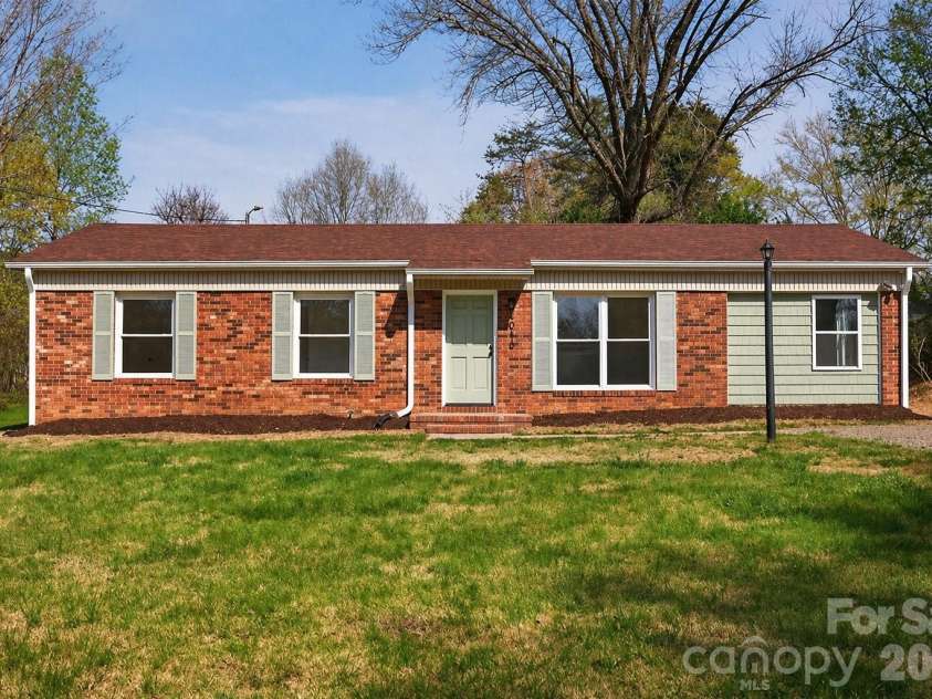 2016 Bryant Street, Madison, NC 27025.  MLS# CAR4365131, YatesRealty ID 19837. 