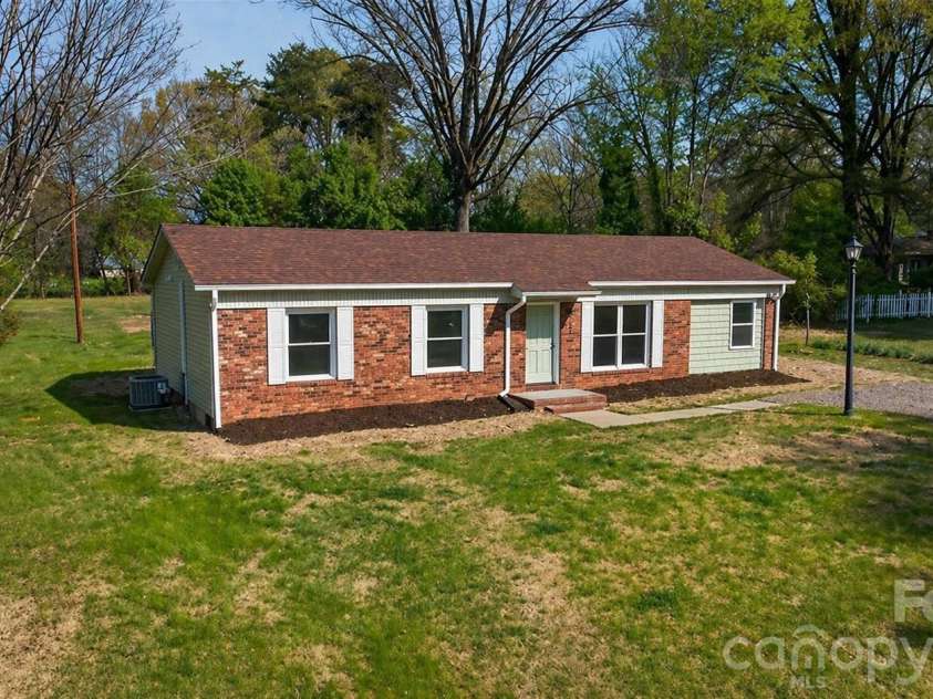 2016 Bryant Street, Madison, NC 27025.  MLS# CAR4365131, YatesRealty ID 19837. 
