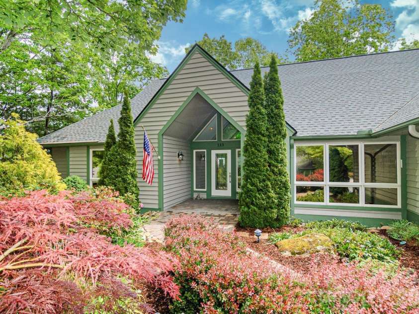 133 Forest View Drive, Flat Rock, NC 28731.  MLS# CAR4376626, YatesRealty ID 19839. 