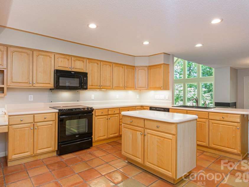 133 Forest View Drive, Flat Rock, NC 28731.  MLS# CAR4376626, YatesRealty ID 19839. 