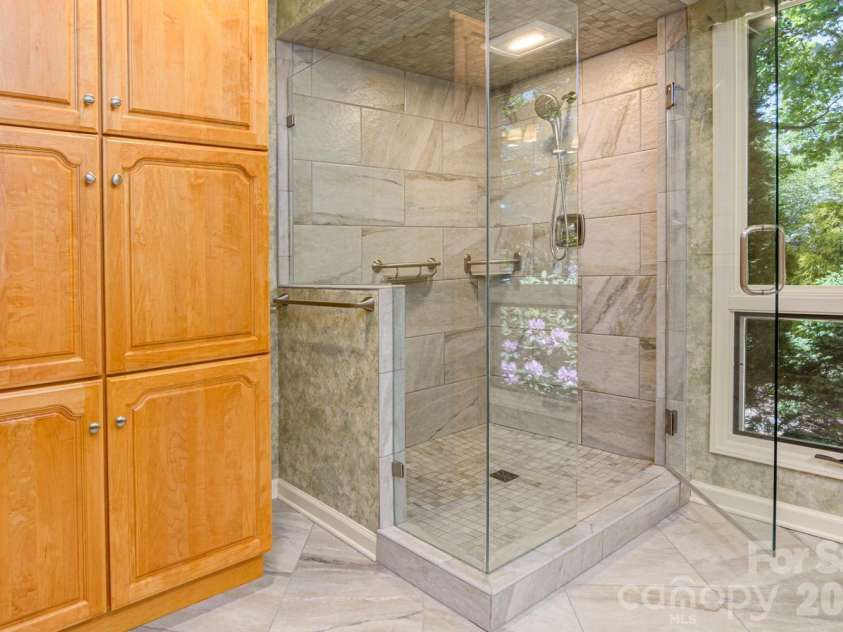 133 Forest View Drive, Flat Rock, NC 28731.  MLS# CAR4376626, YatesRealty ID 19839. 