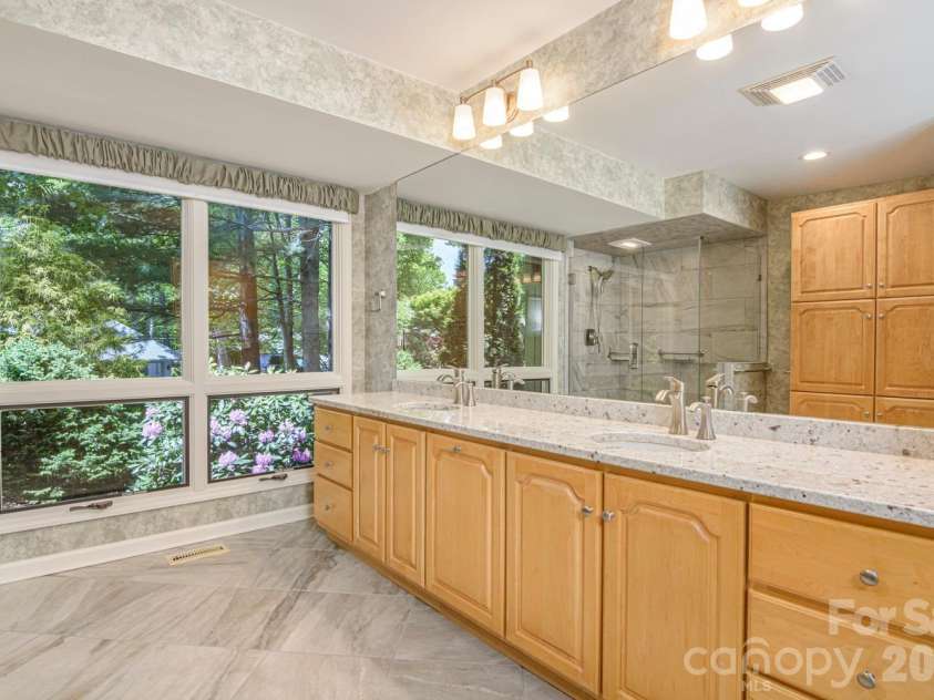 133 Forest View Drive, Flat Rock, NC 28731.  MLS# CAR4376626, YatesRealty ID 19839. 