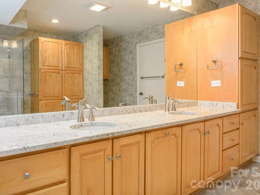 133 Forest View Drive, Flat Rock, NC 28731.  MLS# CAR4376626, YatesRealty ID 19839. 