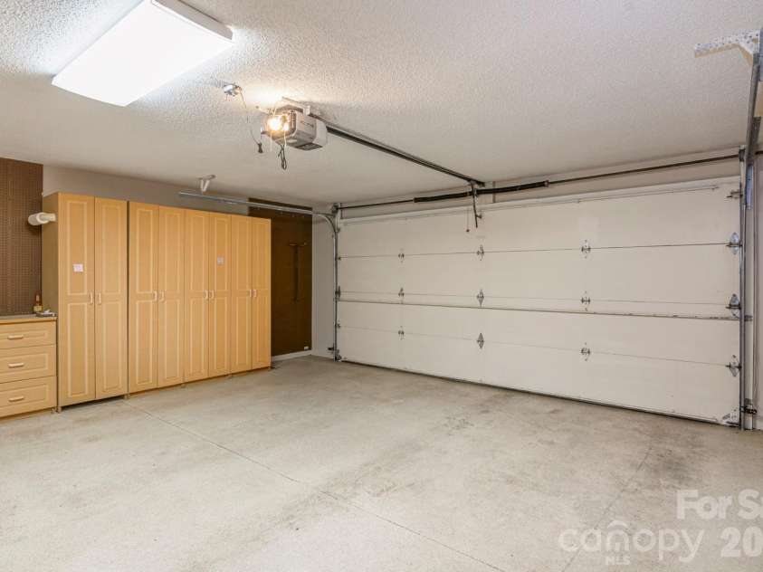 133 Forest View Drive, Flat Rock, NC 28731.  MLS# CAR4376626, YatesRealty ID 19839. 