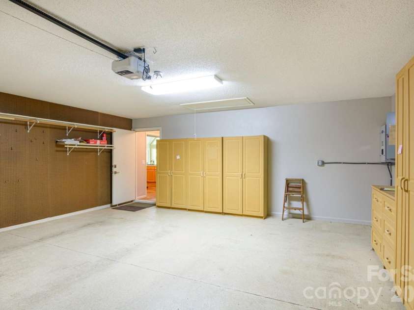 133 Forest View Drive, Flat Rock, NC 28731.  MLS# CAR4376626, YatesRealty ID 19839. 