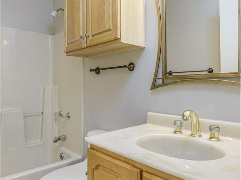 133 Forest View Drive, Flat Rock, NC 28731.  MLS# CAR4376626, YatesRealty ID 19839. Bath 2