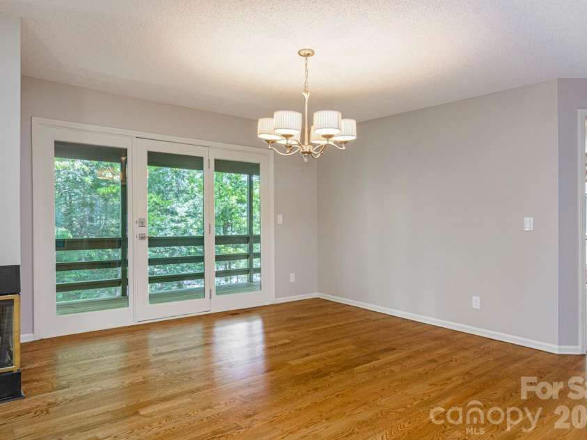 133 Forest View Drive, Flat Rock, NC 28731.  MLS# CAR4376626, YatesRealty ID 19839. Dining Area