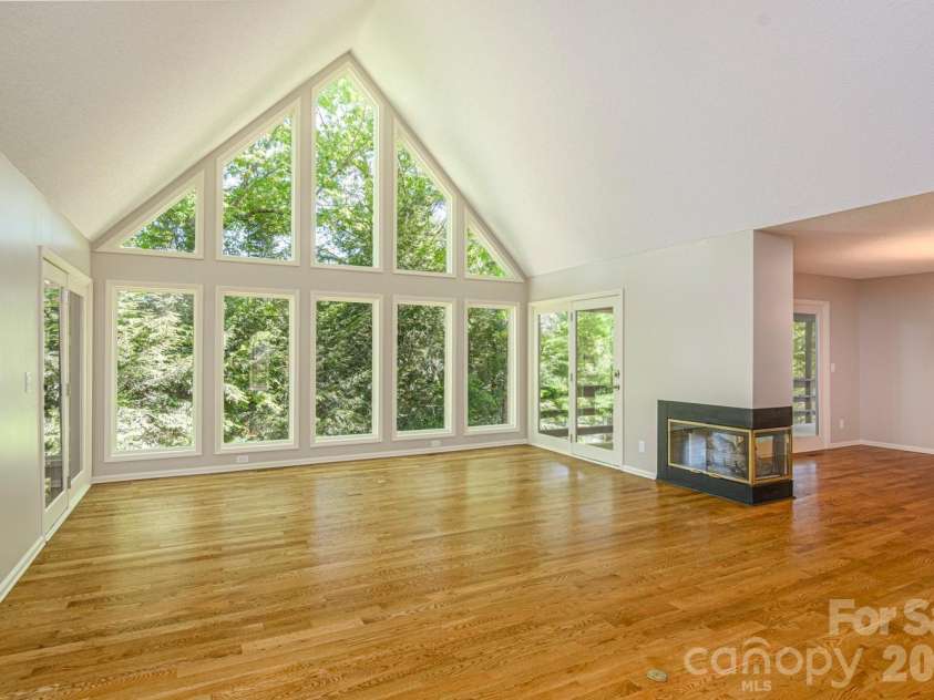 133 Forest View Drive, Flat Rock, NC 28731.  MLS# CAR4376626, YatesRealty ID 19839. Great Room