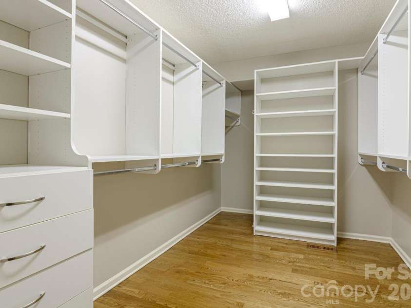 133 Forest View Drive, Flat Rock, NC 28731.  MLS# CAR4376626, YatesRealty ID 19839. Primary Walk In Closet