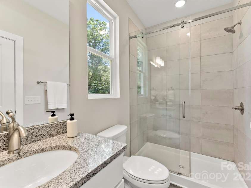 1645 Carolina Circle, Gastonia, NC 28054.  MLS# CAR4288958, YatesRealty ID 19839. Full Bathroom 1