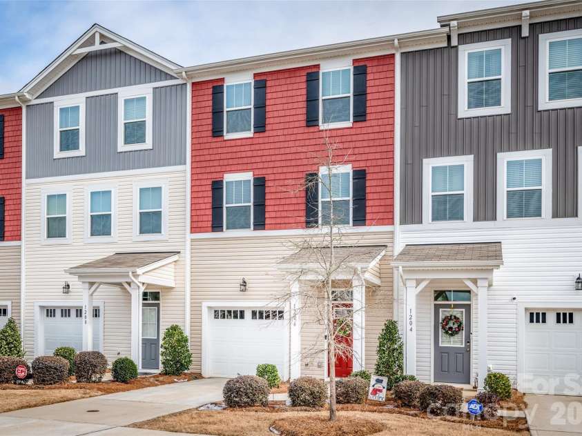 1206 Keydet Drive, Charlotte, NC 28216.  MLS# CAR4345736, YatesRealty ID 1984. 4 BD, 4 BA, located in desirable community!