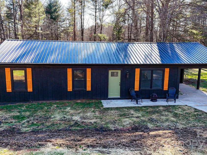 3055 Bedford Avenue, Morganton, NC 28655.  MLS# CAR4209572, YatesRealty ID 1984. 