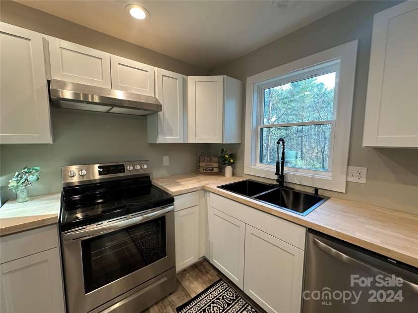 3055 Bedford Avenue, Morganton, NC 28655.  MLS# CAR4209572, YatesRealty ID 1984. 