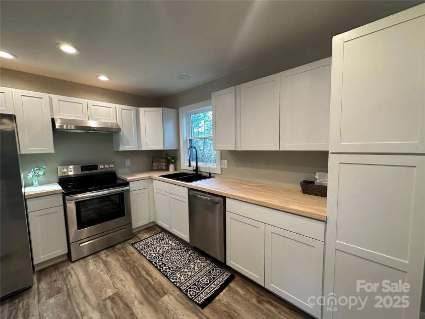 3055 Bedford Avenue, Morganton, NC 28655.  MLS# CAR4209572, YatesRealty ID 1984. 