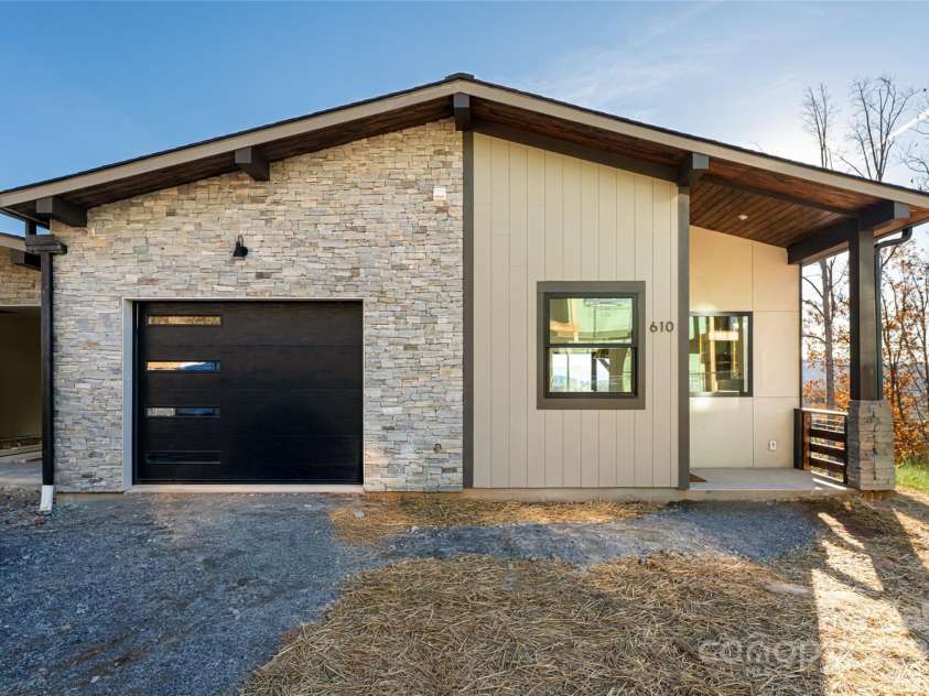 608 Storybook Villas Trail, Asheville, NC 28804.  MLS# CAR4294155, YatesRealty ID 1984. Adjacent unit, #610 Exterior