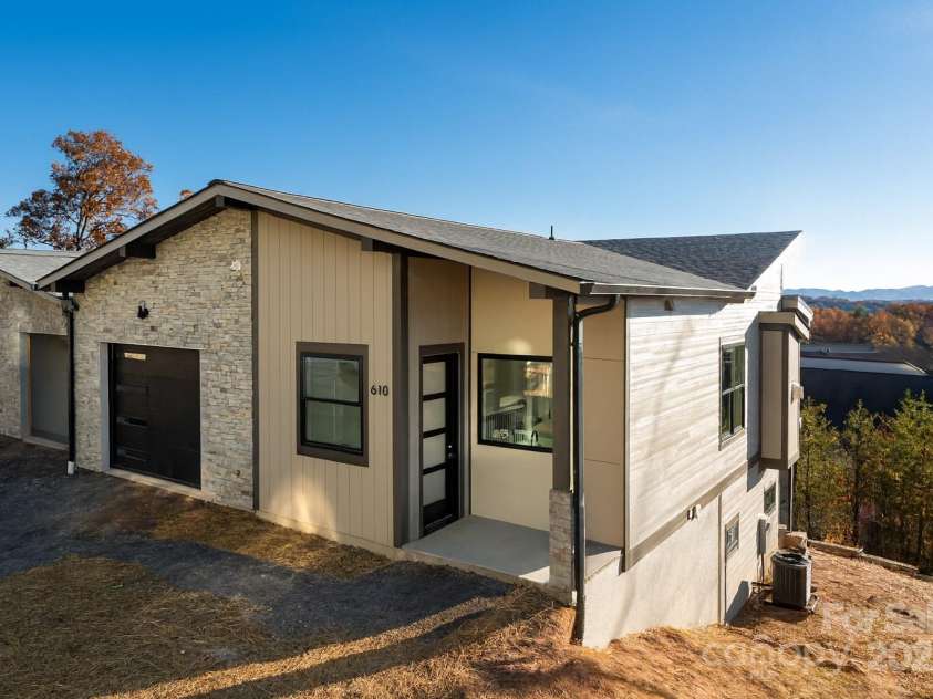 608 Storybook Villas Trail, Asheville, NC 28804.  MLS# CAR4294155, YatesRealty ID 1984. Adjacent unit #610 Exterior