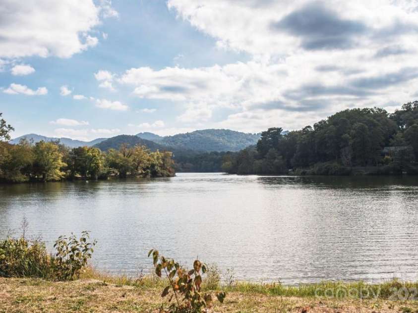 608 Storybook Villas Trail, Asheville, NC 28804.  MLS# CAR4294155, YatesRealty ID 1984. Beaver Lake