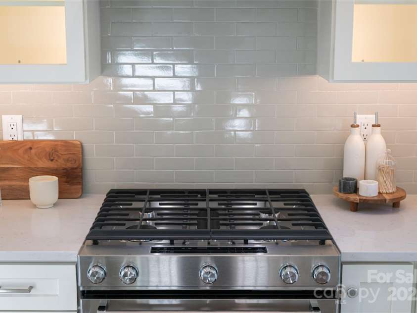608 Storybook Villas Trail, Asheville, NC 28804.  MLS# CAR4294155, YatesRealty ID 1984. Oven and backsplash detail - Similar