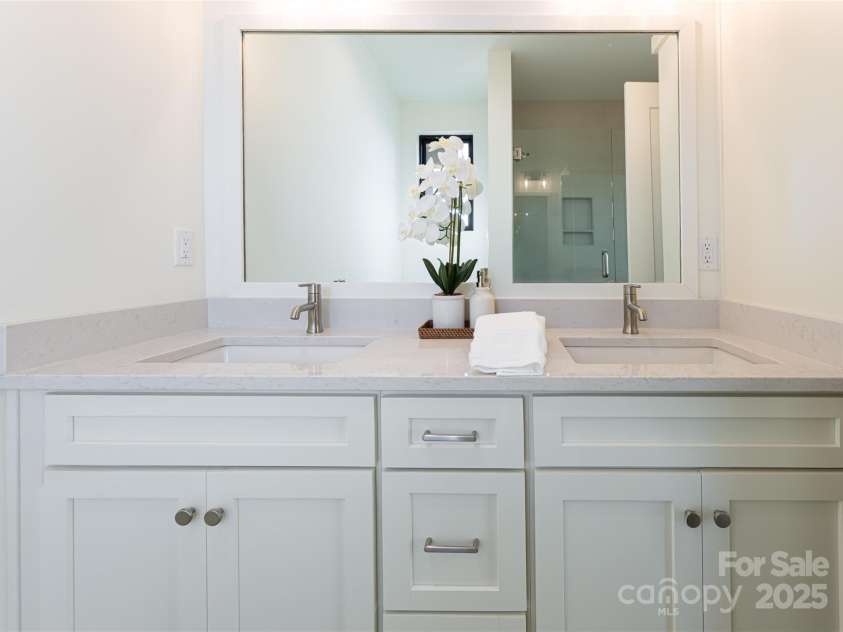 608 Storybook Villas Trail, Asheville, NC 28804.  MLS# CAR4294155, YatesRealty ID 1984. Primary ensuite - similar